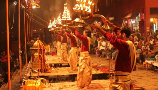 Ganga-Aarti-Varanasi-1030x438